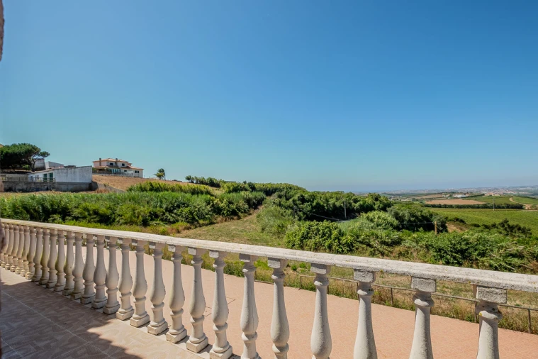 Moradia T4 para Venda em Encarnação Foto 44