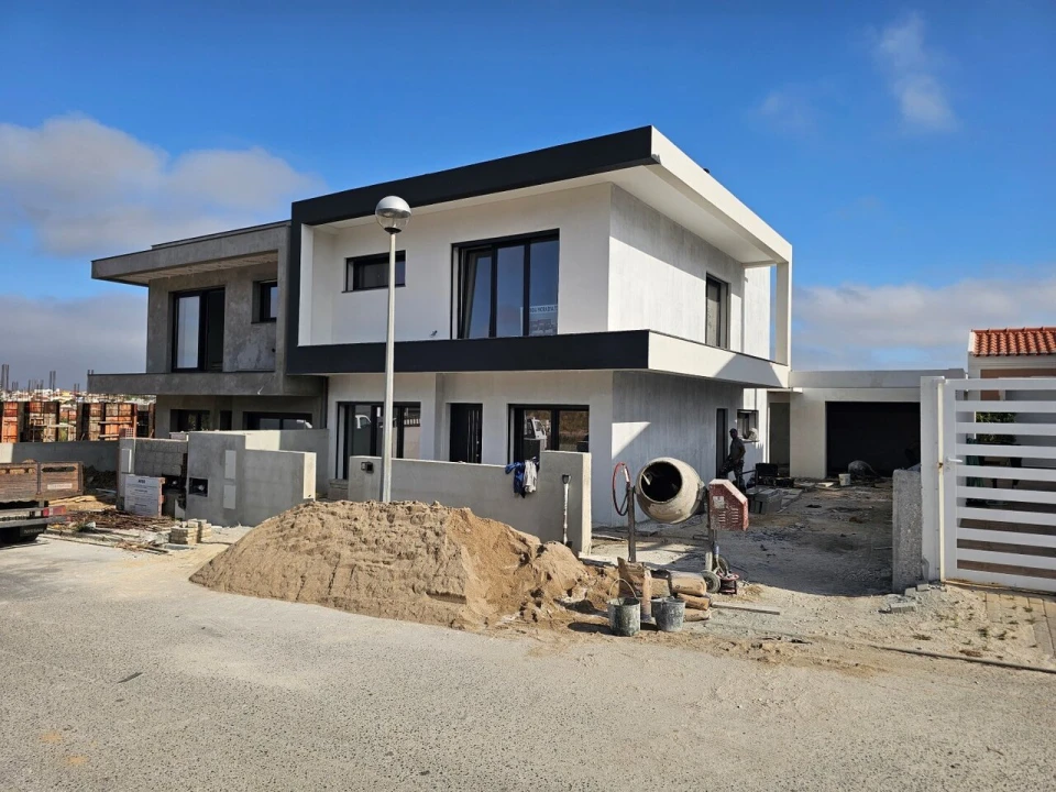 Moradia T3 para Venda em Encarnação Foto 1