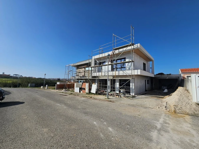 Moradia T3 para Venda em Encarnação Foto 16