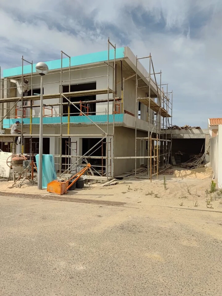 Moradia T3 para Venda em Encarnação Foto 18