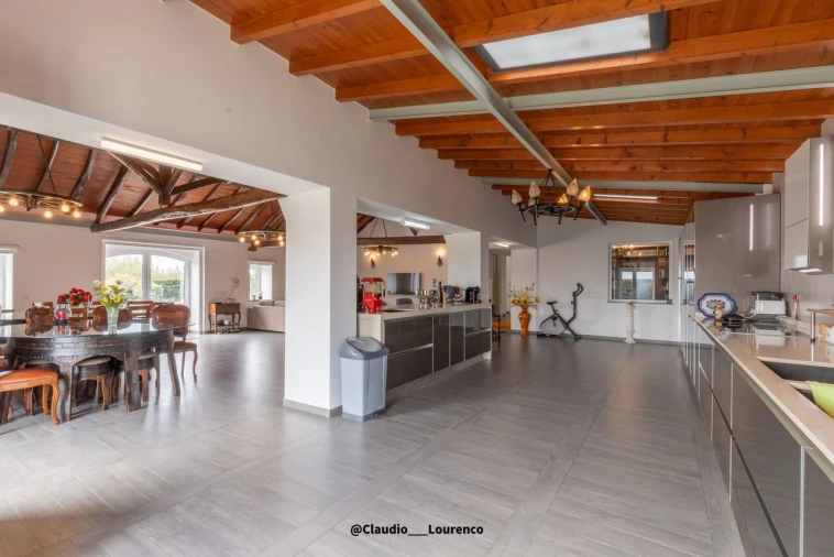 Moradia T5 para Venda em São Pedro da Cadeira Foto 3