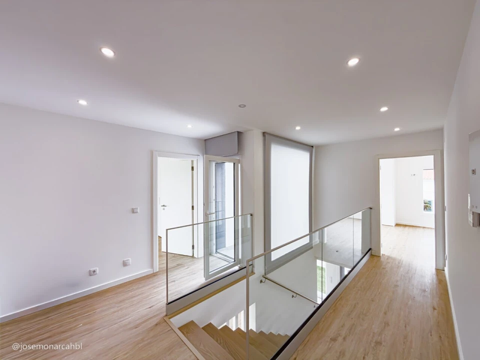 Moradia T4 para Venda em São Pedro da Cadeira Foto 17