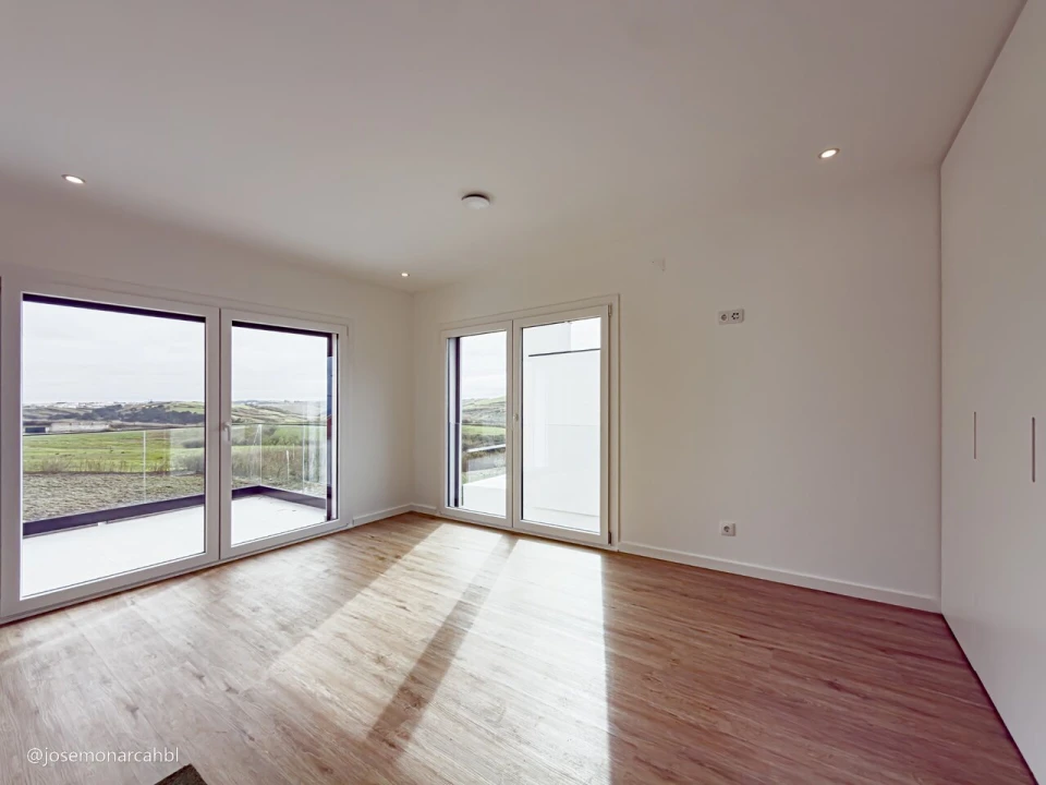 Moradia T4 para Venda em São Pedro da Cadeira Foto 23