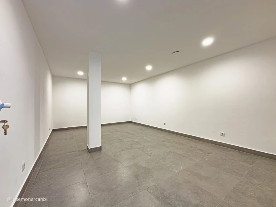 Moradia T4 para Venda em São Pedro da Cadeira Foto 29