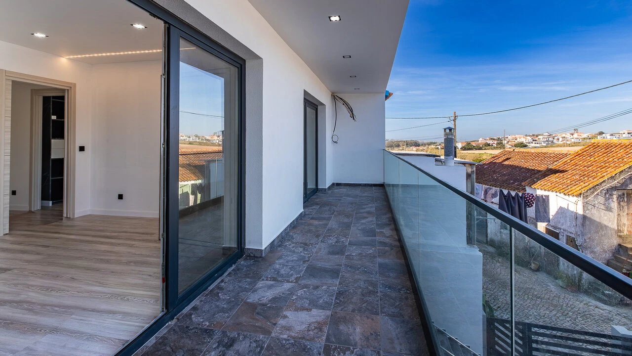 Moradia T4 para Venda em Encarnação Foto 18