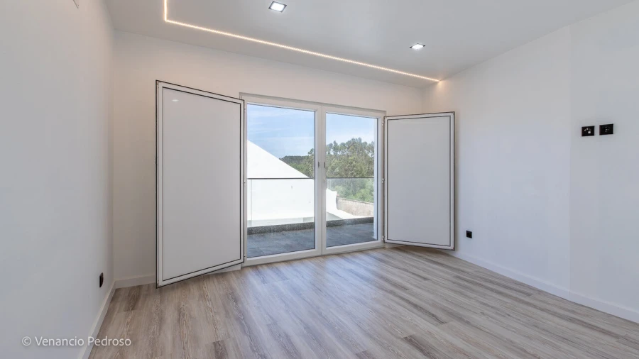 Moradia T4 para Venda em Encarnação Foto 20