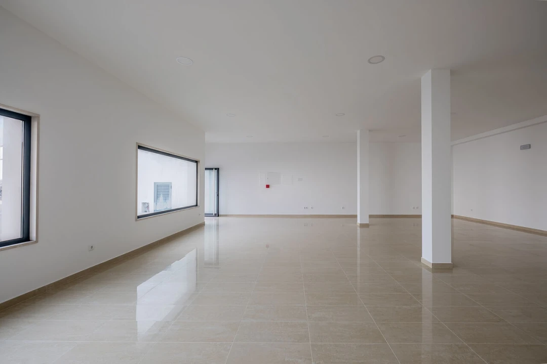 Loja para Venda em Carvoeira Foto 3