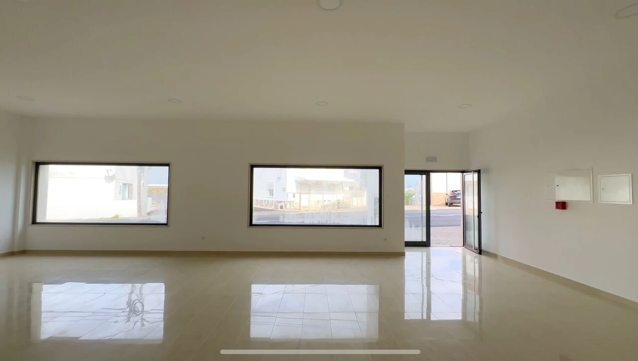 Loja para Venda em Carvoeira Foto 1