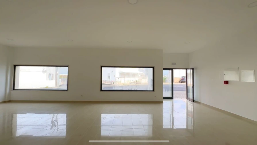 Loja para Venda em Carvoeira Foto 1