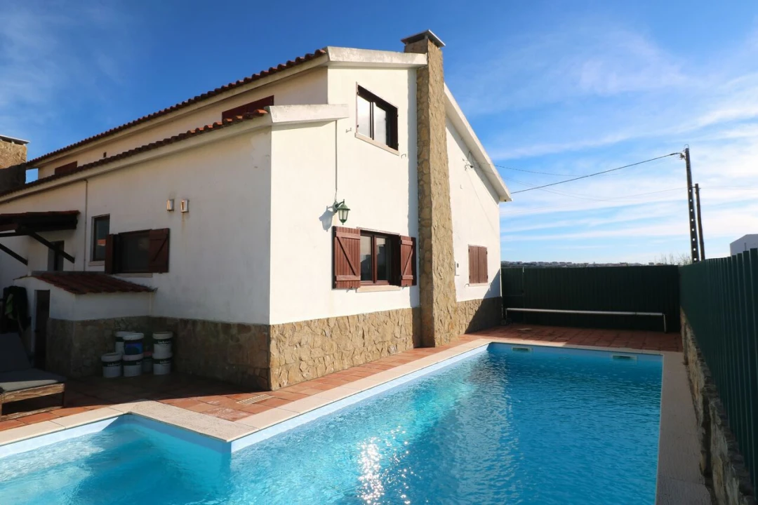 Moradia T6 para Venda em Santo Isidoro Foto 2