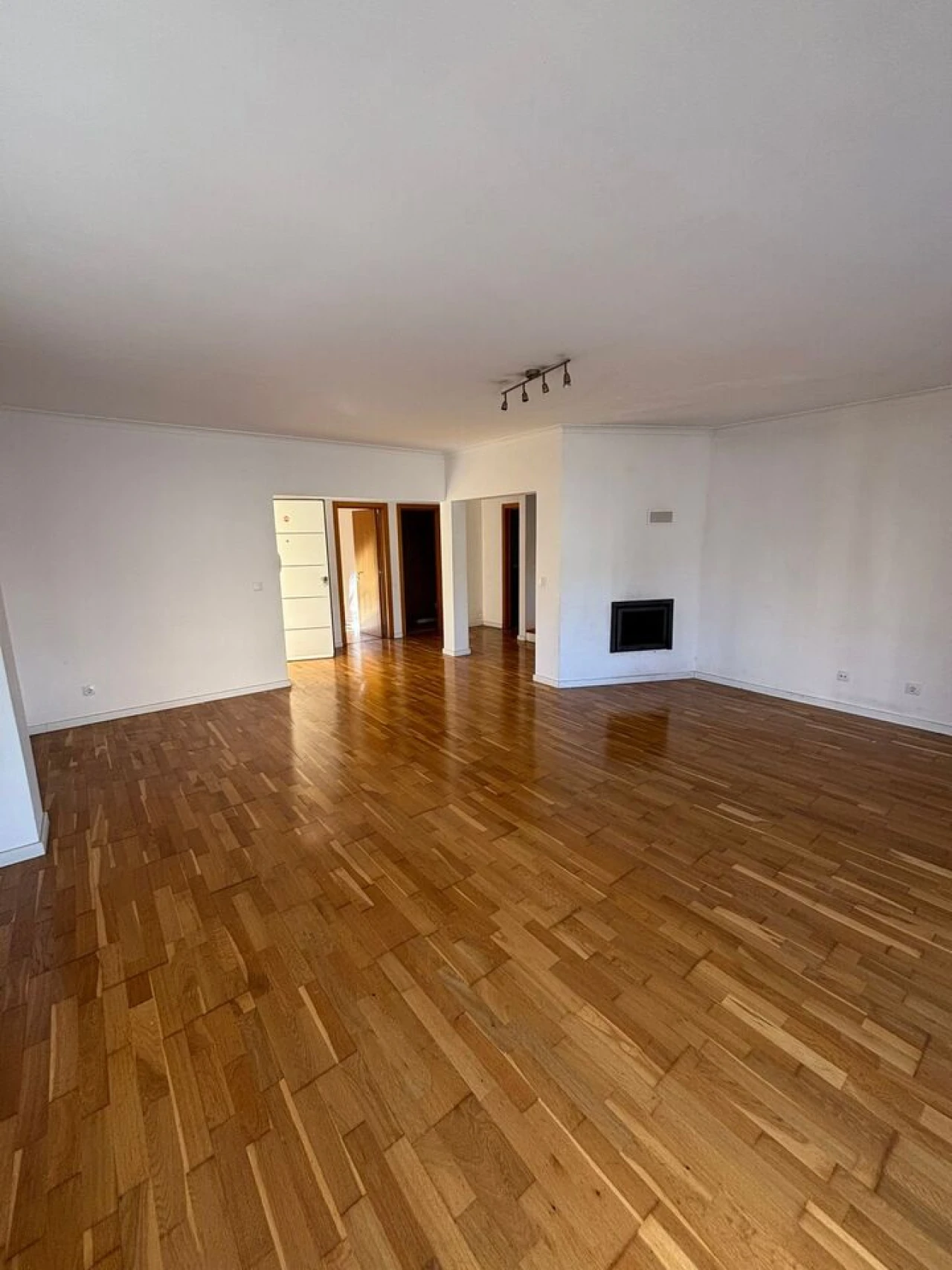 Moradia T4 para Venda em Alcabideche Foto 3