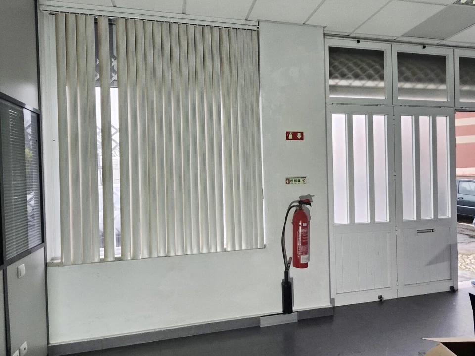 Loja para Arrendamento em Venteira Foto 1