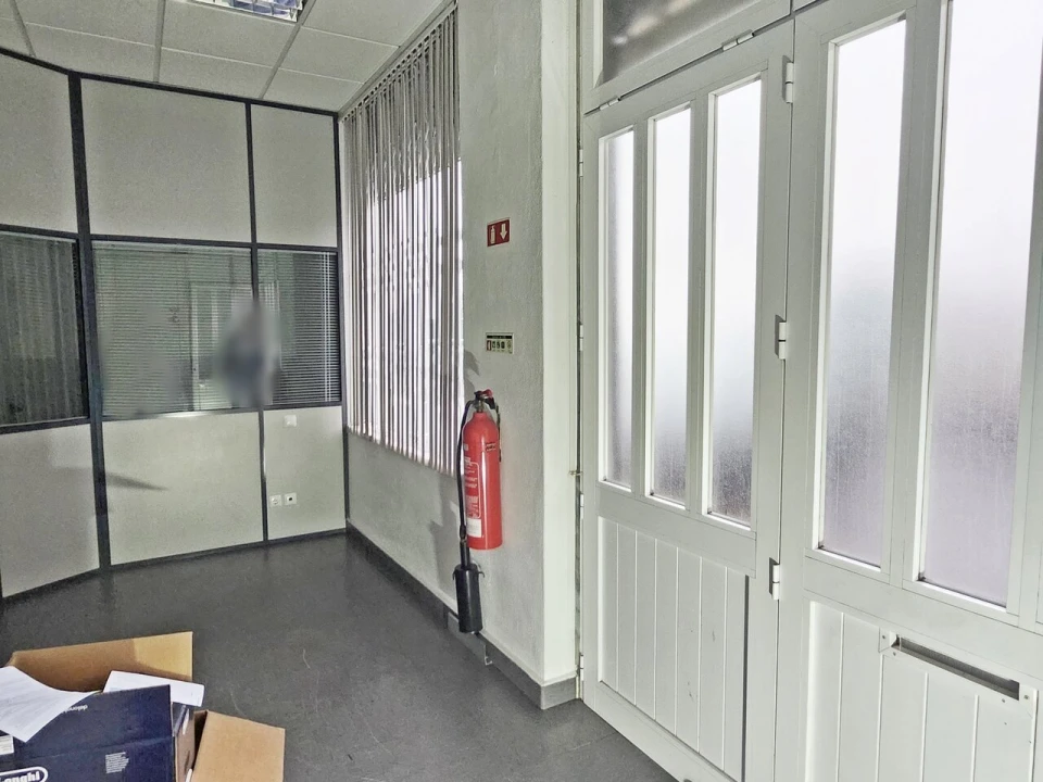 Loja para Arrendamento em Venteira Foto 2