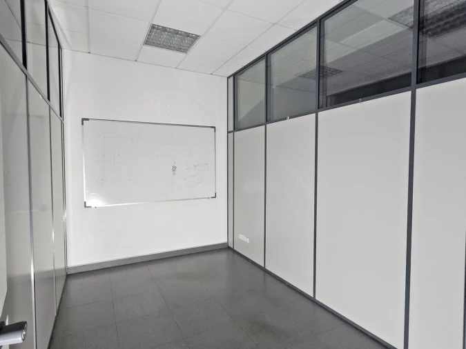 Loja para Arrendamento em Venteira Foto 5