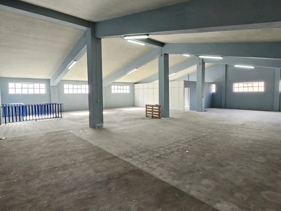 Armazém para Arrendamento em Odivelas Foto 3