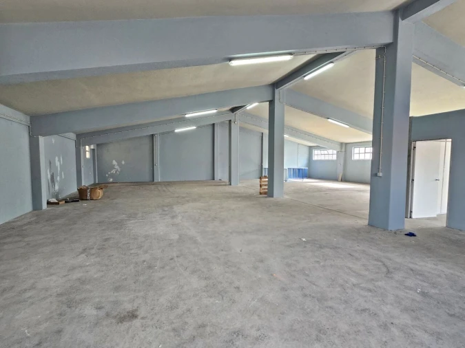 Armazém para Arrendamento em Odivelas Foto 5