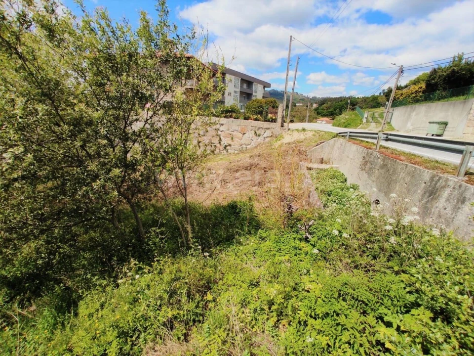Terreno para Venda em Penhalonga e Paços de Gaiolo Foto 8