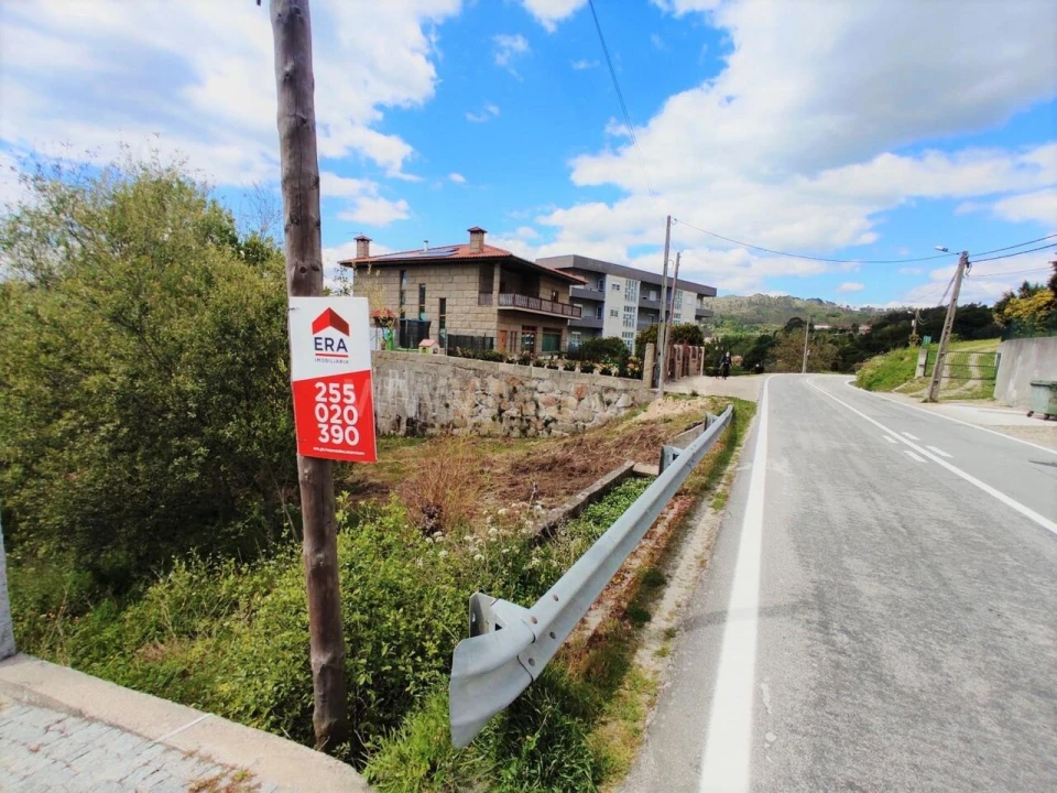 Terreno para Venda em Penhalonga e Paços de Gaiolo Foto 1