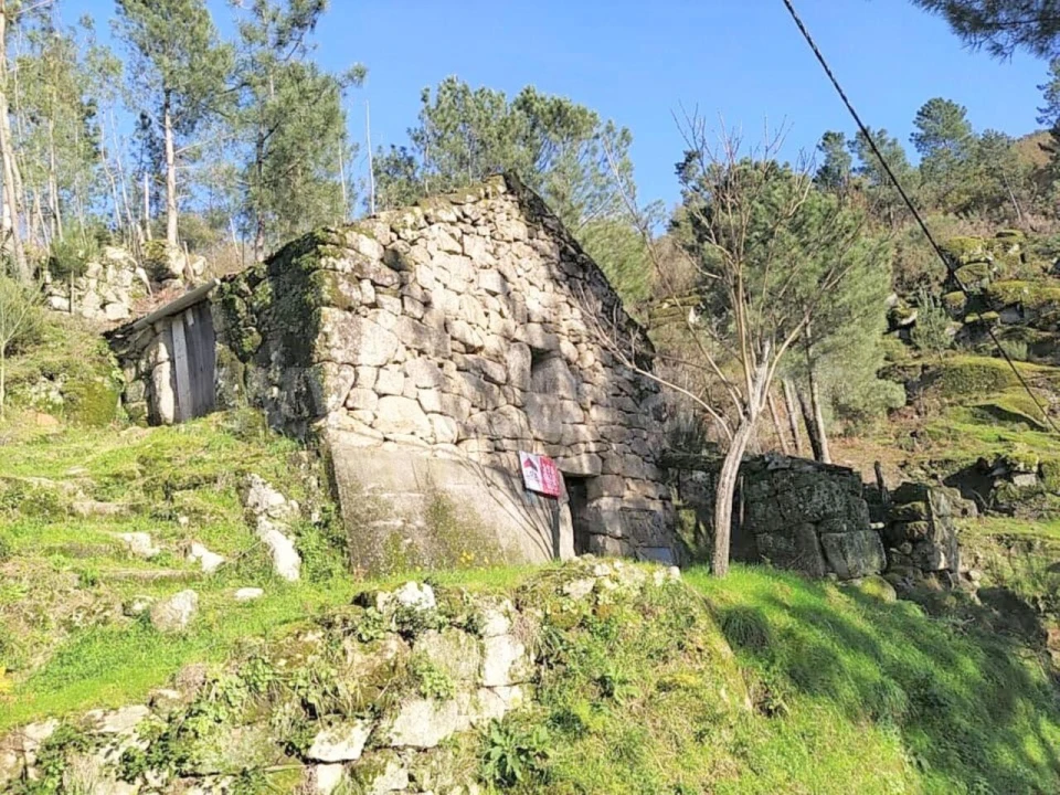 Terreno para Venda em Ferreiros de Tendais Foto 1