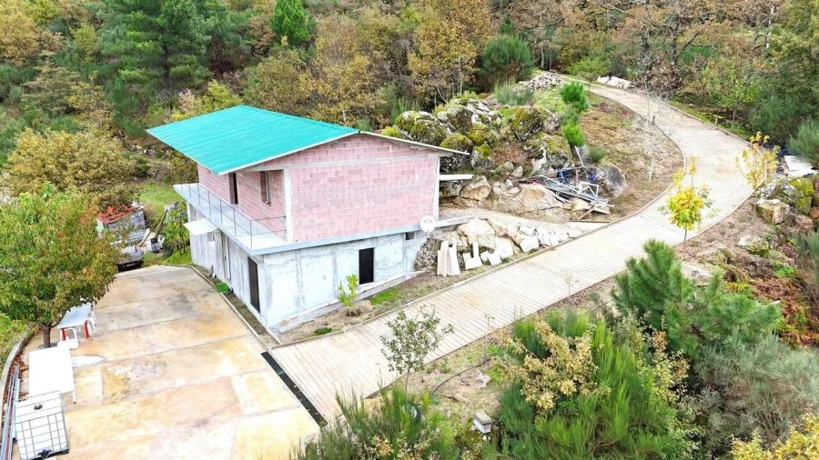 Terreno para Venda em Ferreiros de Tendais Foto 2