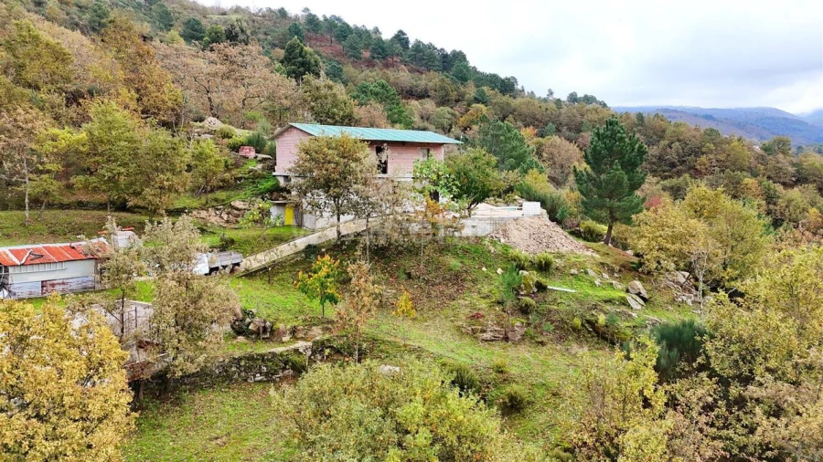 Terreno para Venda em Ferreiros de Tendais Foto 1