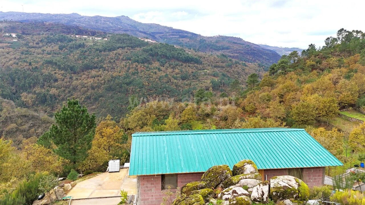 Terreno para Venda em Ferreiros de Tendais Foto 3