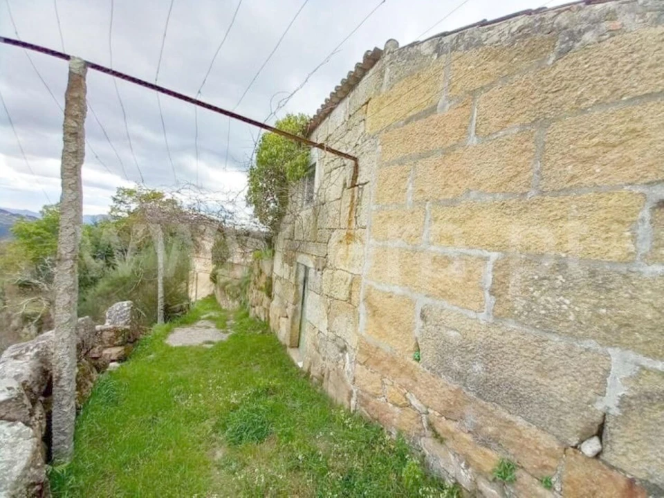Moradia T0 para Venda em Penhalonga e Paços de Gaiolo Foto 1