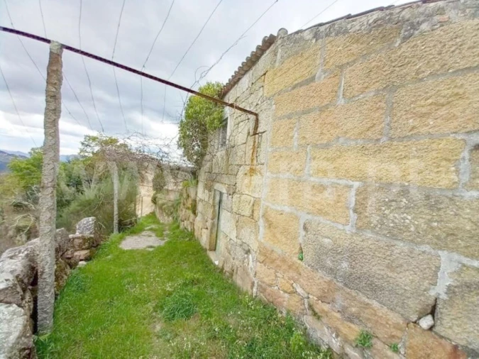 Moradia T0 para Venda em Penhalonga e Paços de Gaiolo Foto 1