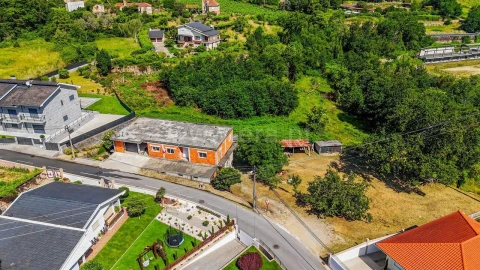 Armazém para Venda em Sande e São Lourenço