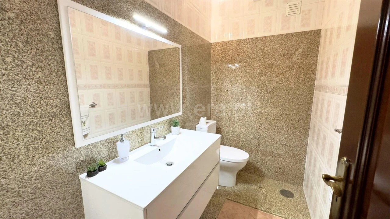 Moradia T4 para Venda em Alpendorada, Várzea e Torrão Foto 11