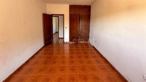 Moradia T2 para Venda em Avessadas e Rosém