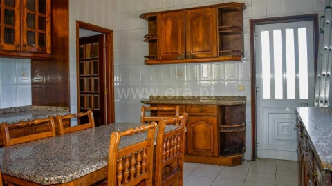 Moradia T2 para Venda em Avessadas e Rosém
