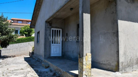 Moradia T2 para Venda em Avessadas e Rosém
