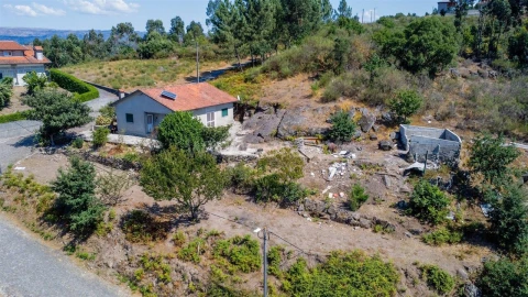 Moradia T2 para Venda em Avessadas e Rosém