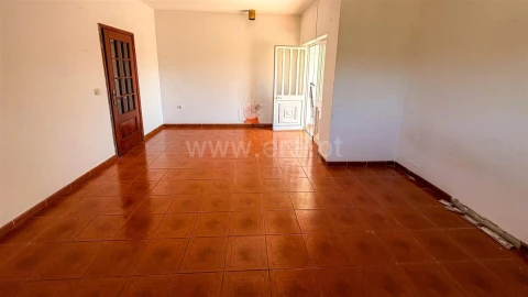Moradia T2 para Venda em Avessadas e Rosém
