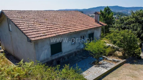 Moradia T2 para Venda em Avessadas e Rosém