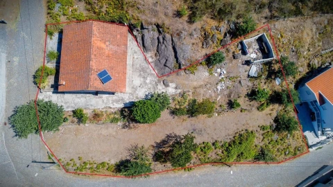 Moradia T2 para Venda em Avessadas e Rosém