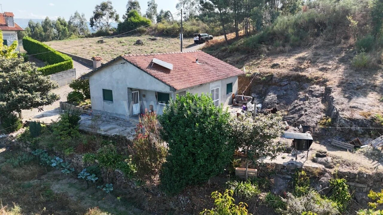 Moradia T2 para Venda em Avessadas e Rosém Foto 1