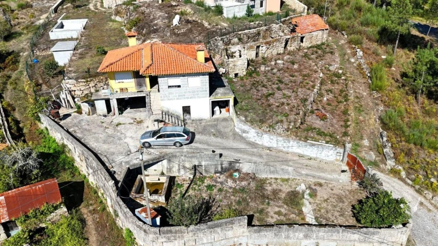 Moradia T2 para Venda em Penhalonga e Paços de Gaiolo Foto 1