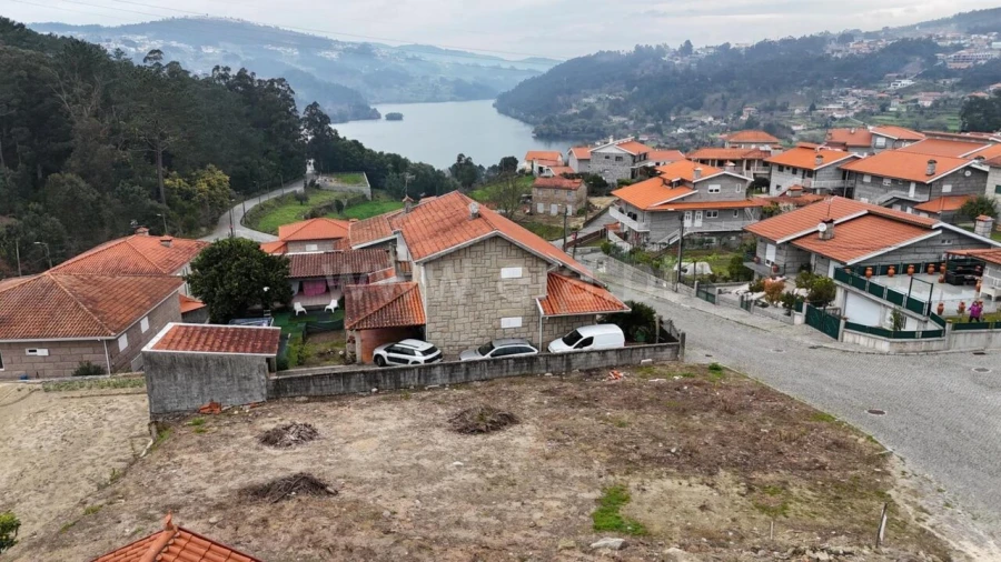 Terreno para Venda em Alpendorada, Várzea e Torrão Foto 2
