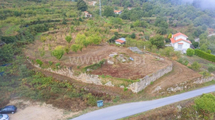 Terreno para Venda em Santiago de Piães