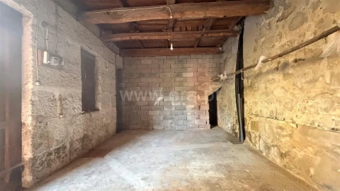 Moradia T0 para Venda em Paredes de Viadores e Manhuncelos
