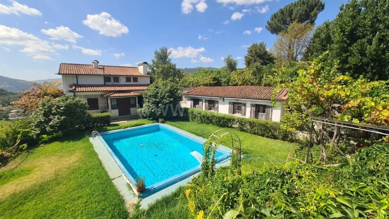 Moradia T4 para Venda em São Cristovão de Nogueira Foto 1