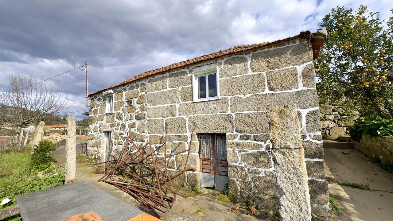 Moradia T0 para Venda em Alpendorada, Várzea e Torrão Foto 1