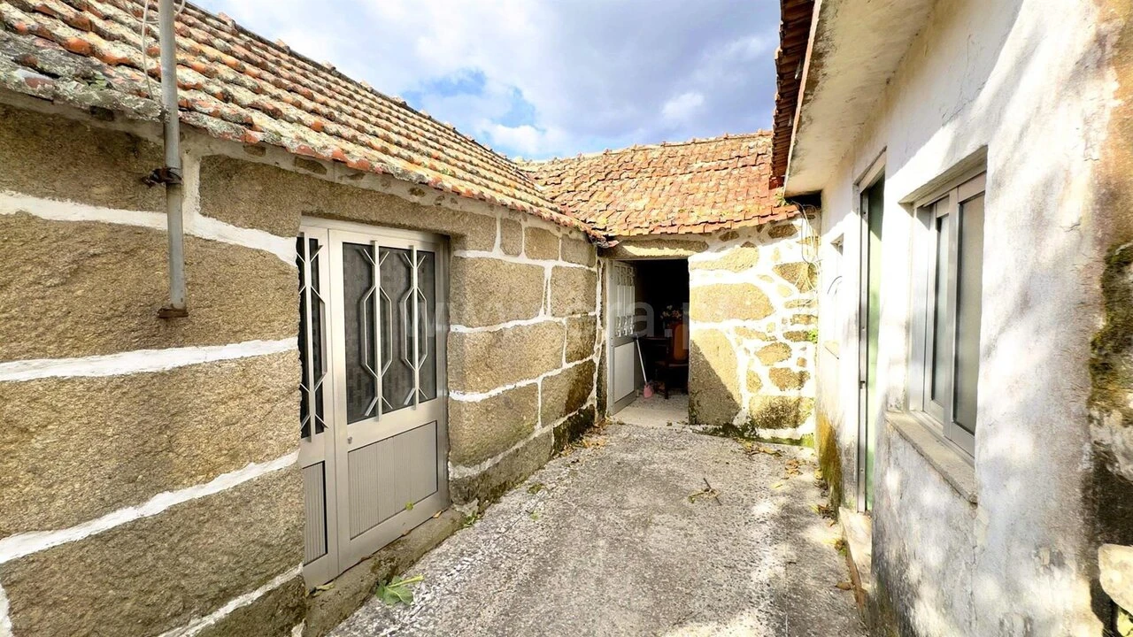 Moradia T0 para Venda em Alpendorada, Várzea e Torrão Foto 3