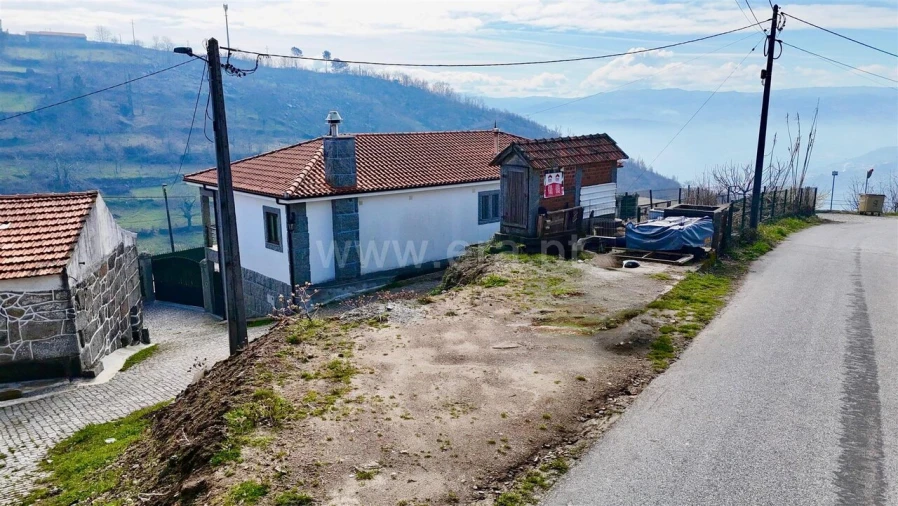 Moradia T0 para Venda em Gestaço Foto 3