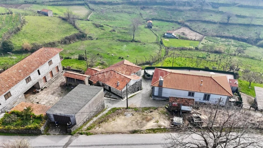 Moradia T0 para Venda em Gestaço Foto 2