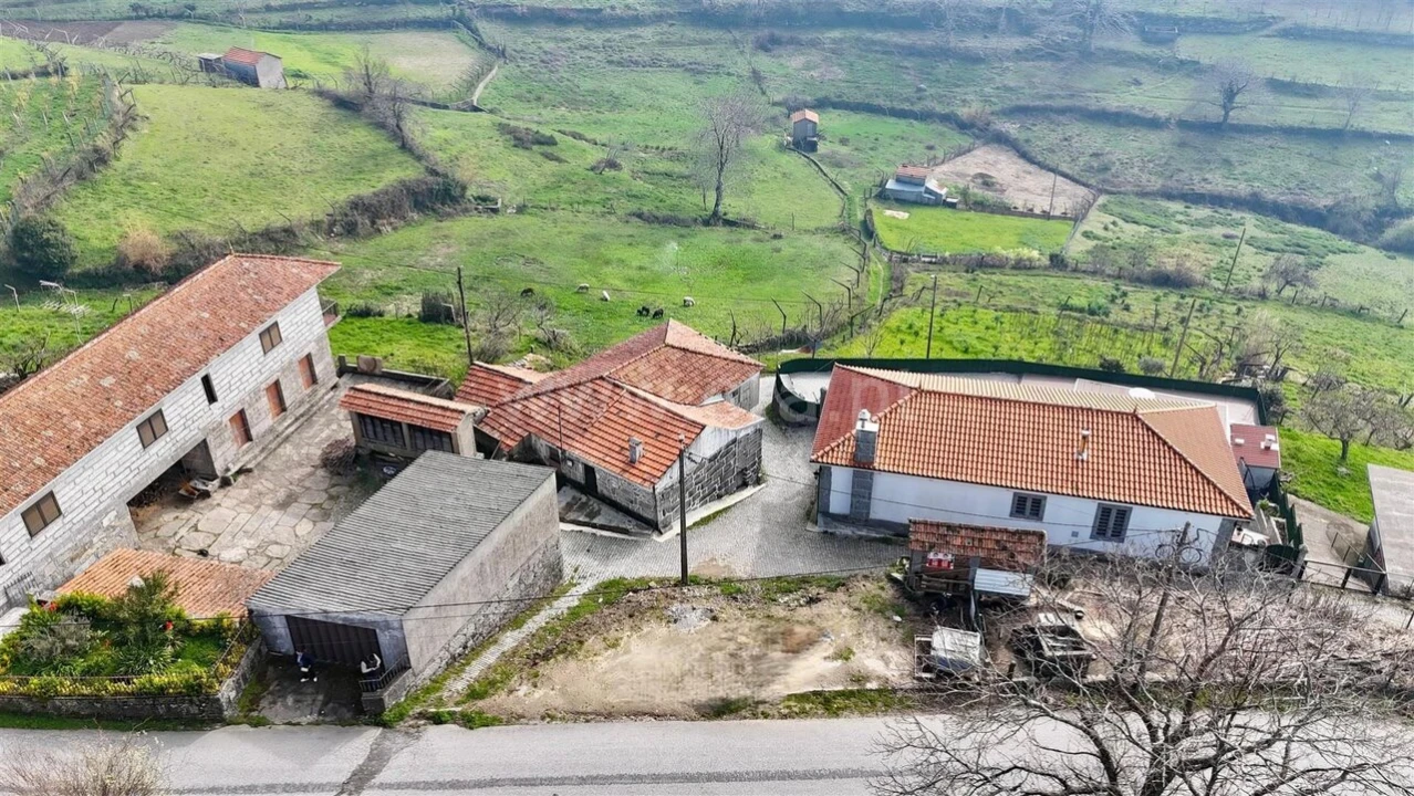 Moradia T0 para Venda em Gestaço Foto 2