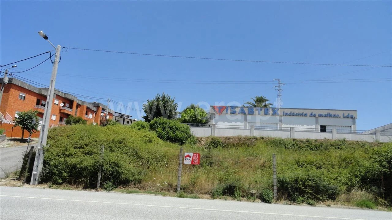 Terreno para Venda em Sobretamega Foto 1