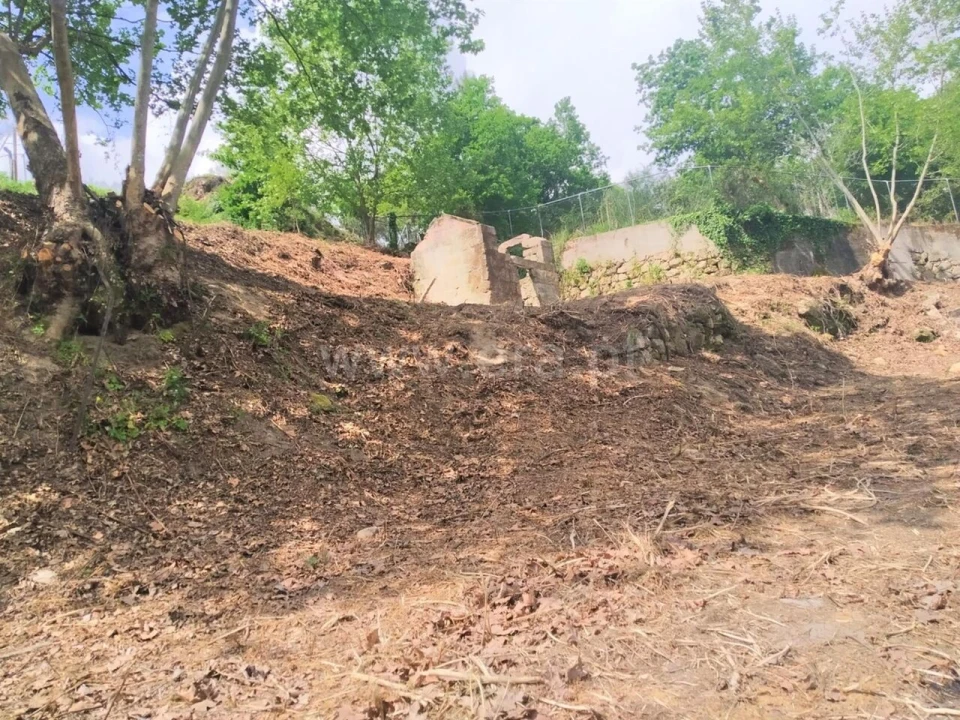 Terreno para Venda em Vila Boa de Quires e Maureles Foto 1